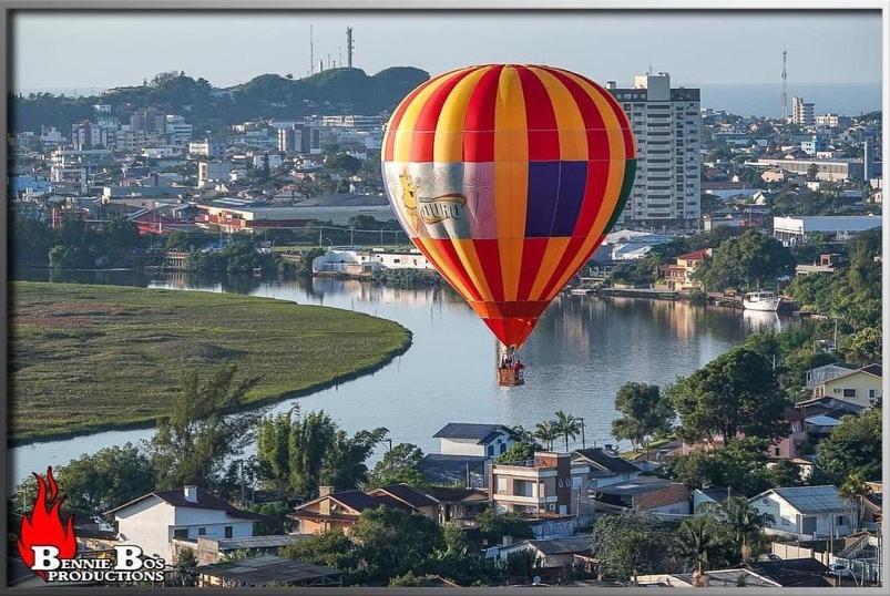 Casa De 2 Quartos Com 2 Ares-Condicionados Em Torres-Rs - Na Mais Bela Praia Gaucha - Cozinha - Banheiro - Tv Smart 32 E Wi-Fi - Estacionamento - Anfitria Superhost No Bnb Villa Bagian luar foto