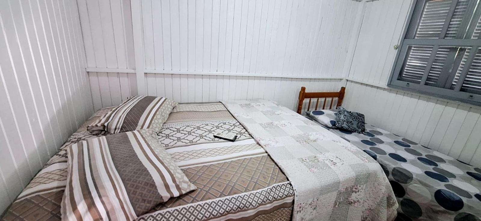 Casa De 2 Quartos Com 2 Ares-Condicionados Em Torres-Rs - Na Mais Bela Praia Gaucha - Cozinha - Banheiro - Tv Smart 32 E Wi-Fi - Estacionamento - Anfitria Superhost No Bnb Villa Bagian luar foto
