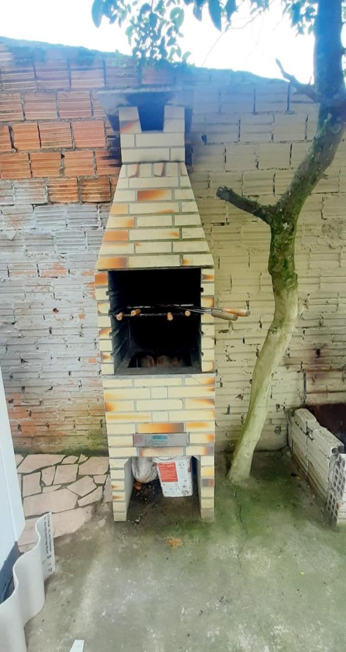Casa De 2 Quartos Com 2 Ares-Condicionados Em Torres-Rs - Na Mais Bela Praia Gaucha - Cozinha - Banheiro - Tv Smart 32 E Wi-Fi - Estacionamento - Anfitria Superhost No Bnb Villa Bagian luar foto