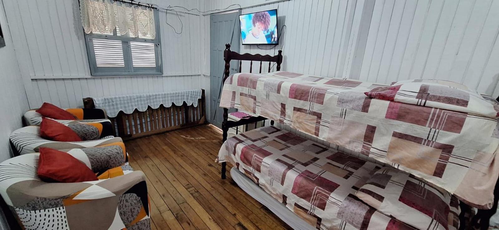 Casa De 2 Quartos Com 2 Ares-Condicionados Em Torres-Rs - Na Mais Bela Praia Gaucha - Cozinha - Banheiro - Tv Smart 32 E Wi-Fi - Estacionamento - Anfitria Superhost No Bnb Villa Bagian luar foto