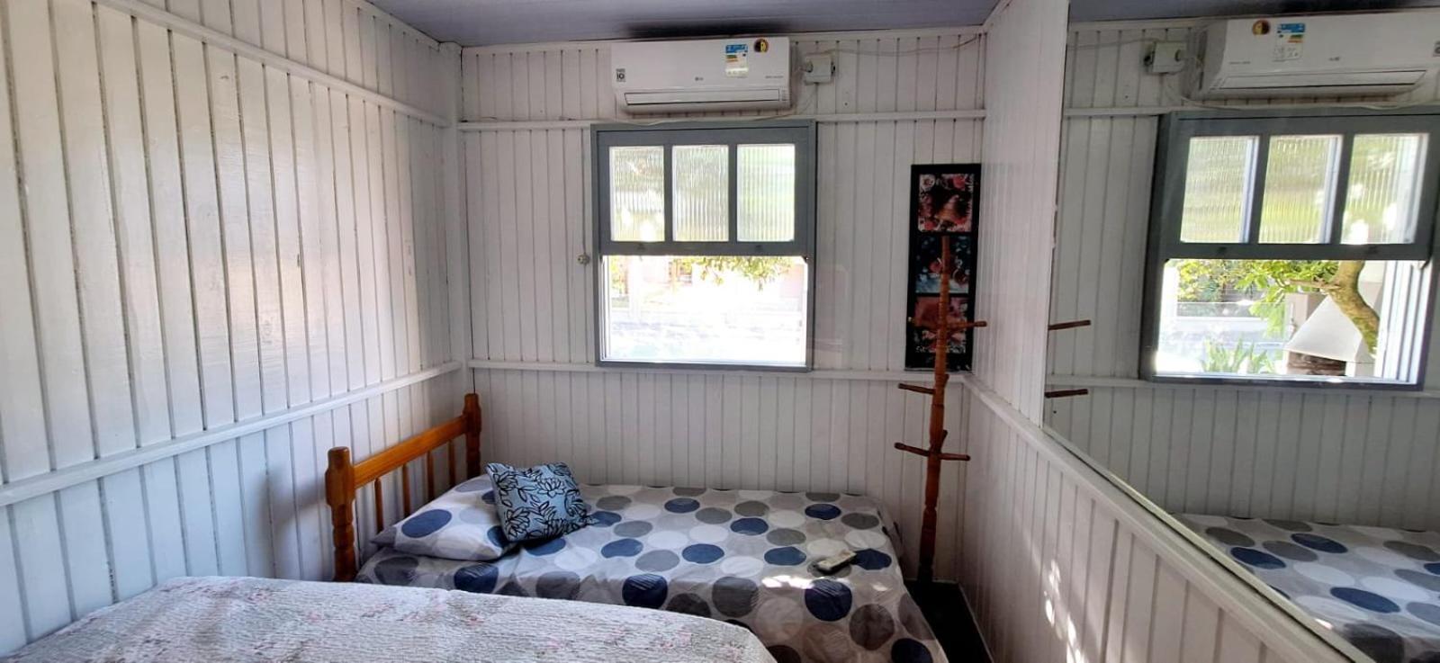 Casa De 2 Quartos Com 2 Ares-Condicionados Em Torres-Rs - Na Mais Bela Praia Gaucha - Cozinha - Banheiro - Tv Smart 32 E Wi-Fi - Estacionamento - Anfitria Superhost No Bnb Villa Bagian luar foto