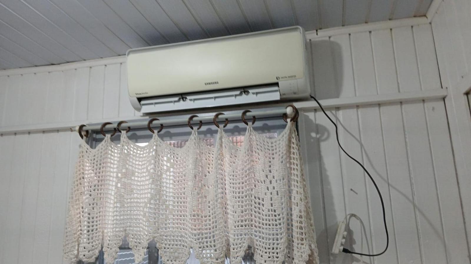 Casa De 2 Quartos Com 2 Ares-Condicionados Em Torres-Rs - Na Mais Bela Praia Gaucha - Cozinha - Banheiro - Tv Smart 32 E Wi-Fi - Estacionamento - Anfitria Superhost No Bnb Villa Bagian luar foto